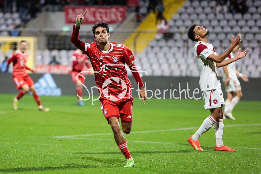 FC Bayern Amateure - 1. FC Nuernberg II | Lucas Copado Schrobenhauser (FCB #9) jubelt nach seinem Treffer zum 1-1