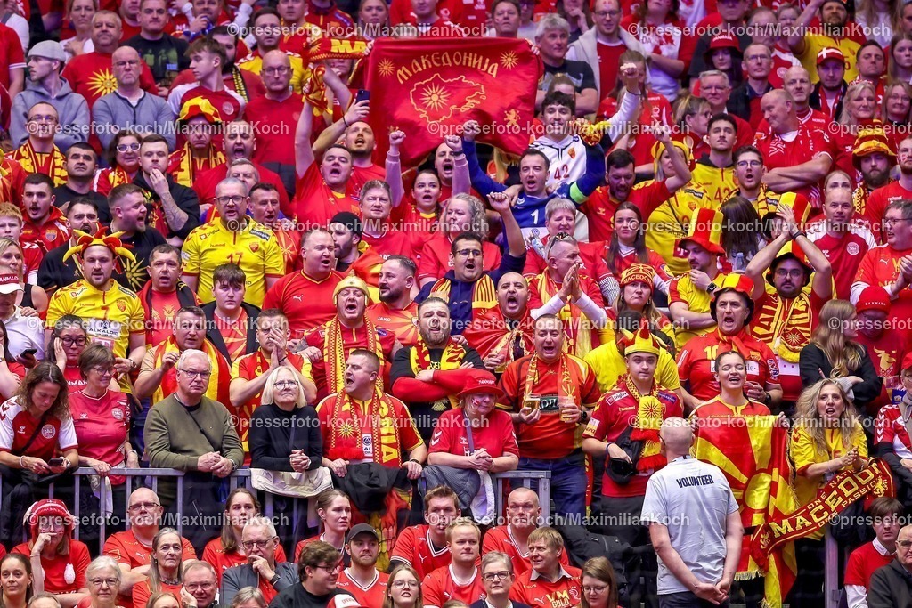 EHF18012601138 | 18.01.2026, Handball, Men's EHF EURO 2026, Portugal - Nordmazedonien, Jyske Bank Boxen in Herning, Dänemark, Preliminary Round: Feature Gute Laune Stimmung EMotionen Fans Handballfans Zuschauer Besucher Nordmazedonische Nordmazedonier