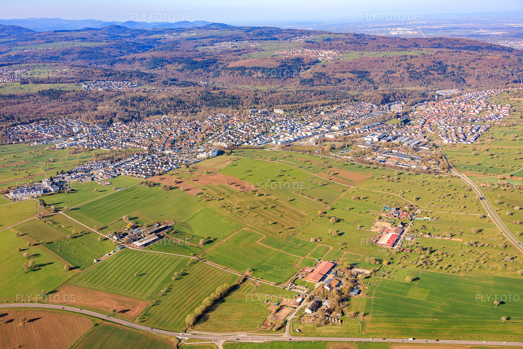 Luftbild: Stadtansicht aus Nordosten im Ortsteil Reichenbach in Waldbronn im Bundesland Baden-Württemberg in Deutschland. Foto: IMG_153981.jpg vom 02.04.2026 durch Werner Riehm/FLY-FOTO.deAuflösung des Originals: 6000 x 4000 px