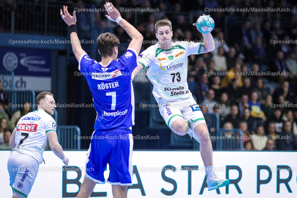Gum1HBL19022401014 | 19.02.2024, Gummersbach, Handball, Liqui Moly Bundesliga, Schwalbe-Arena, VfL Gummersbach - SC DHfK Leipzig: Julian Köster (VfL Gummersbach) gegen Viggo Kristjansson (SC DHFK Leipzig)