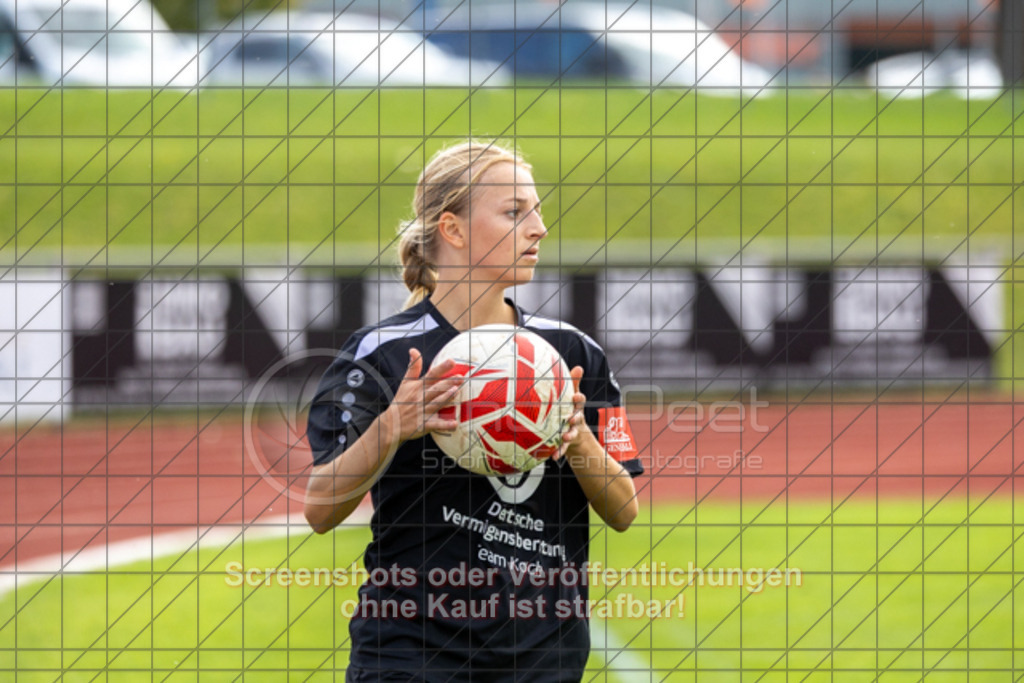 20250928_144040_0607 | #,1.FC Donzdorf (schwarz) vs. TV Derendingen (rot), Fussball, Frauen-Verbandsliga Württemberg, 03. Spieltag, Saison 2025/2026, Rasenplatz Lautertal Stadion, Süßener Straße 16, 73072 Donzdorf, 28.09.2025 - 13:00 Uhr,Foto: PhotoPeet-Sportfotografie/Peter Harich