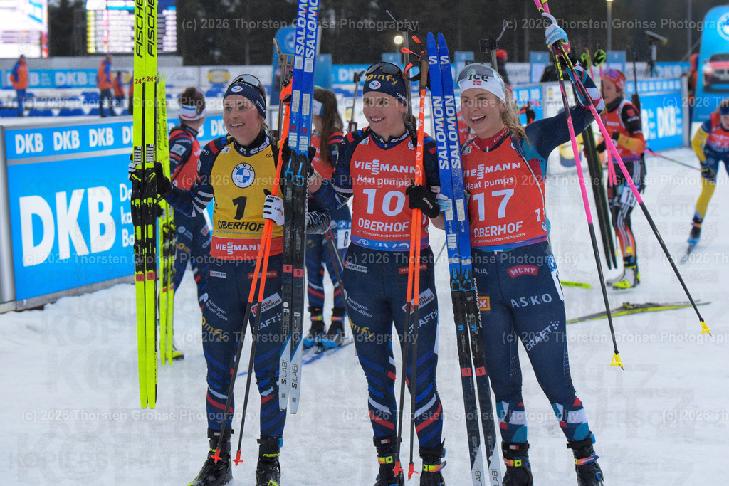 BMW IBU World Cup Biathlon - Oberhof (GER) 2024, 06.01.2024 | BMW IBU World Cup Biathlon - Oberhof (GER) 2024, FRAUEN 10 KM VERFOLGUNG am 06.01.2024 in ARENA AM RENNSTEIG in Oberhof, (Germany)

Image: Julia Simon FRA, Justine Braisaz-Bouchet FRA, Ingrid Landmark Tandrevold NOR - Realisiert mit Pictrs.com