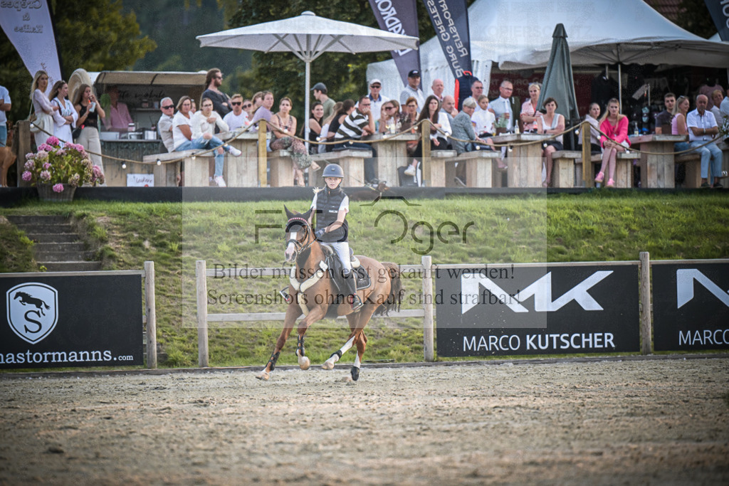 DOS_2100 | Entdecke hochwertige Reitturnierfotos von Foto Oger. Professionell, emotional und authentisch – jetzt Lieblingsmomente im Shop bestellen.Deutschlandweite Turnierfotografie. - Realisiert mit Pictrs.com
