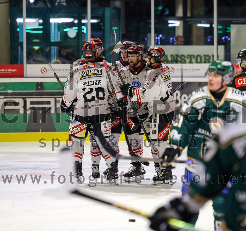 2025-12-14_044_TSV_Erding_gegen_ECDC_Memmingen_Indians | Erding, Deutschland, 14.12.2025:Eishockey, Oberliga Süd 2025 / 2026, 26. Spieltag, TSV Erding gegen ECDC Memmingen Indians, Endergebnis: 1:2Foto: Christian Riedel / fotografie-riedel.net