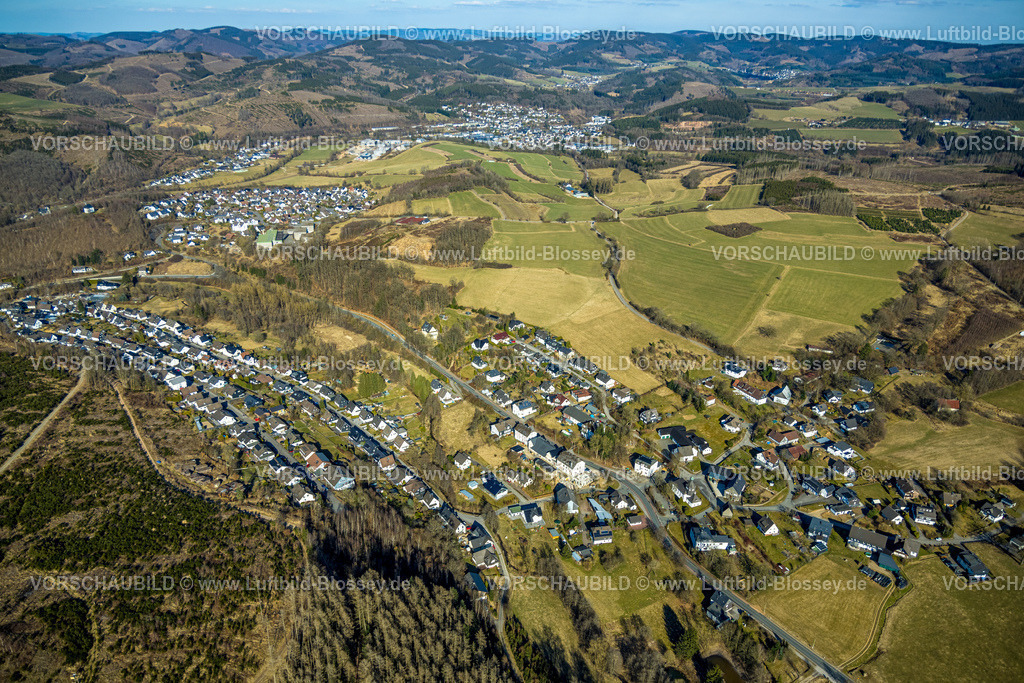 Kirchhundem250308550Flape | Luftbild, Wohngebiet Ortsansicht Flape, Waldgebiet Hügellandschaft mit Waldschäden, Kirchhundem, Sauerland, Nordrhein-Westfalen, Deutschland