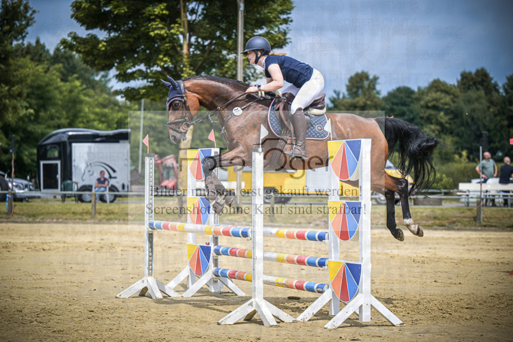 DOS_6828 | Entdecke hochwertige Reitturnierfotos von Foto Oger. Professionell, emotional und authentisch – jetzt Lieblingsmomente im Shop bestellen.Deutschlandweite Turnierfotografie. - Realisiert mit Pictrs.com