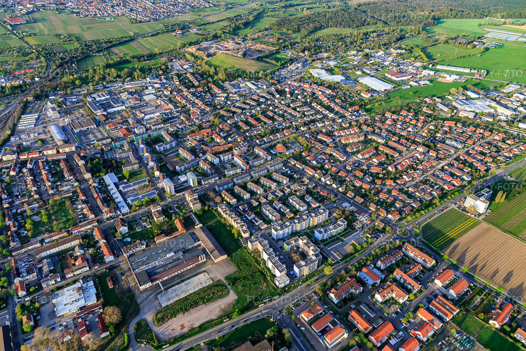 Luftbild: Spitalbachstr in Neustadt an der Weinstraße im Bundesland Rheinland-Pfalz in Deutschland. Foto: IMG_106616.jpg vom 17.04.2018 durch Werner Riehm/FLY-FOTO.de