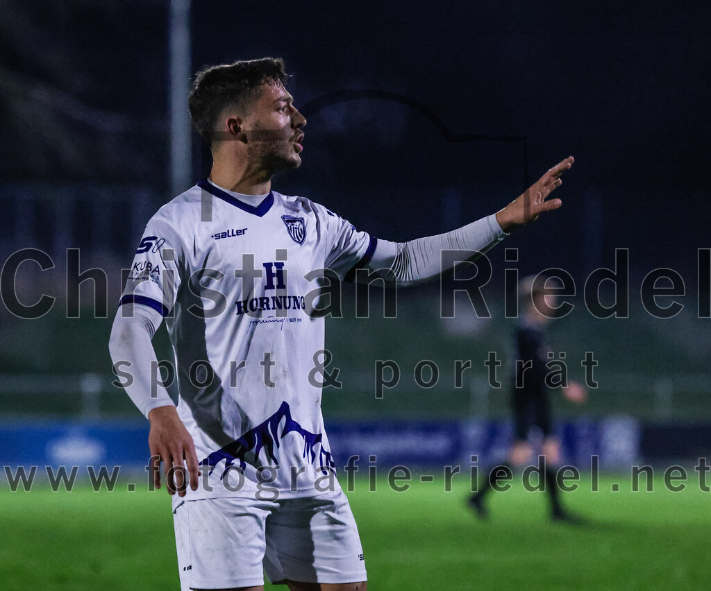 2024-03-15_052_FC_Schwaig_gegen_1_FC_Garmisch-Partenkirchen | Oberding, Deutschland, 15.03.2024:
Fußball, Landesliga Südost 2023 / 2024, 25. Spieltag, FC Schwaig gegen 1. FC Garmisch-Partenkirchen, Endergebnis: 4:0

Moritz Müller (1. FC Garmisch-Partenkirchen, #26)

Foto: Christian Riedel / fotografie-riedel.net