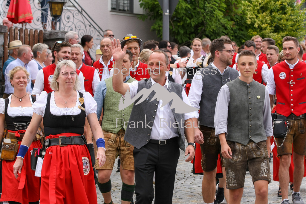 993T2071 | Eröffnung des 150 Pichelsteinerfest in Regen mit Ministerpräsident Markus Söder und Wirtschaftsminister Hubert Aiwanger