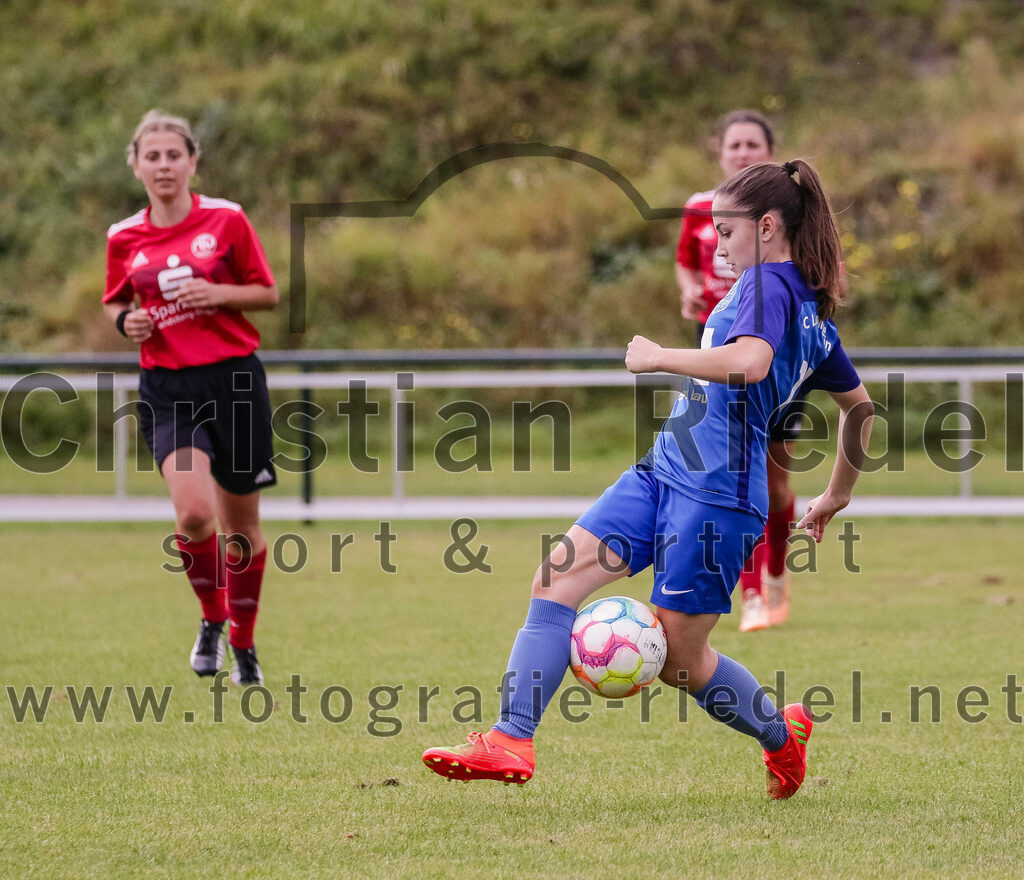 2023-10-07_095_FC_Langengeisling_gegen_MTV_Diessen_Ammersee | Erding, Deutschland, 07.10.2023:
Fußball, Bezirksoberliga 2023 / 2024, 6. Spieltag, FC Langengeisling gegen MTV Diessen/Ammersee, Endergebnis: 0:3

Anna Deischl (FC Langengeisling, #17)

Foto: Christian Riedel / fotografie-riedel.net
