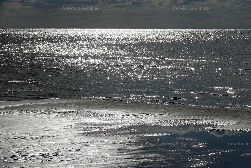 Beach attracts with unusually white and fine sand | foto-focus-online