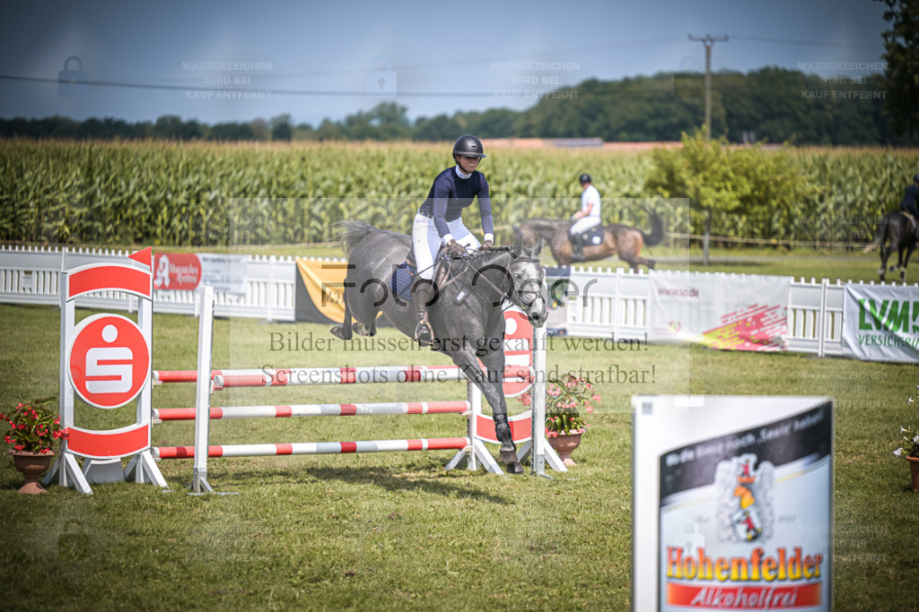 DOS_6075 | Entdecke hochwertige Reitturnierfotos von Foto Oger. Professionell, emotional und authentisch – jetzt Lieblingsmomente im Shop bestellen. - Realisiert mit Pictrs.com