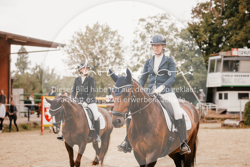 3I6A6372 | Stimmungsvolle Portraits und Reitsportfotografie im Ruhrgebiet und im Münsterland.

Pferdefotografie, Hundefotografie, Tierfotografie, Reportagen, Portraits von Tier und Mensch, Turnierfotografie in Bochum, Recklinghausen, Marl, Haltern am See, Dülmen.. - Realisiert mit Pictrs.com
