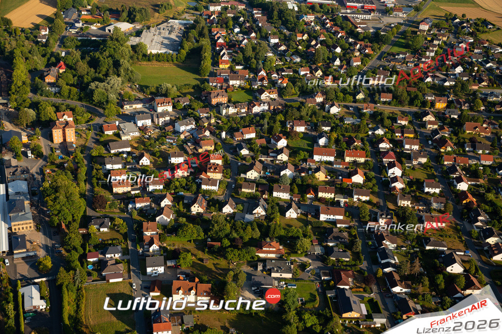 Das Luftbild zeigt :  Neuenmarkt - Die Luftaufnahme wurde 2023 vom UL-Flugzeug aus erstellt ( keine Drohne ) - Hochauflösende Luftaufnahme - Für grossformatige Ausdrucke geeignet. Die Geschenkidee !Mit Lizenz und Bildrechte bestellbar