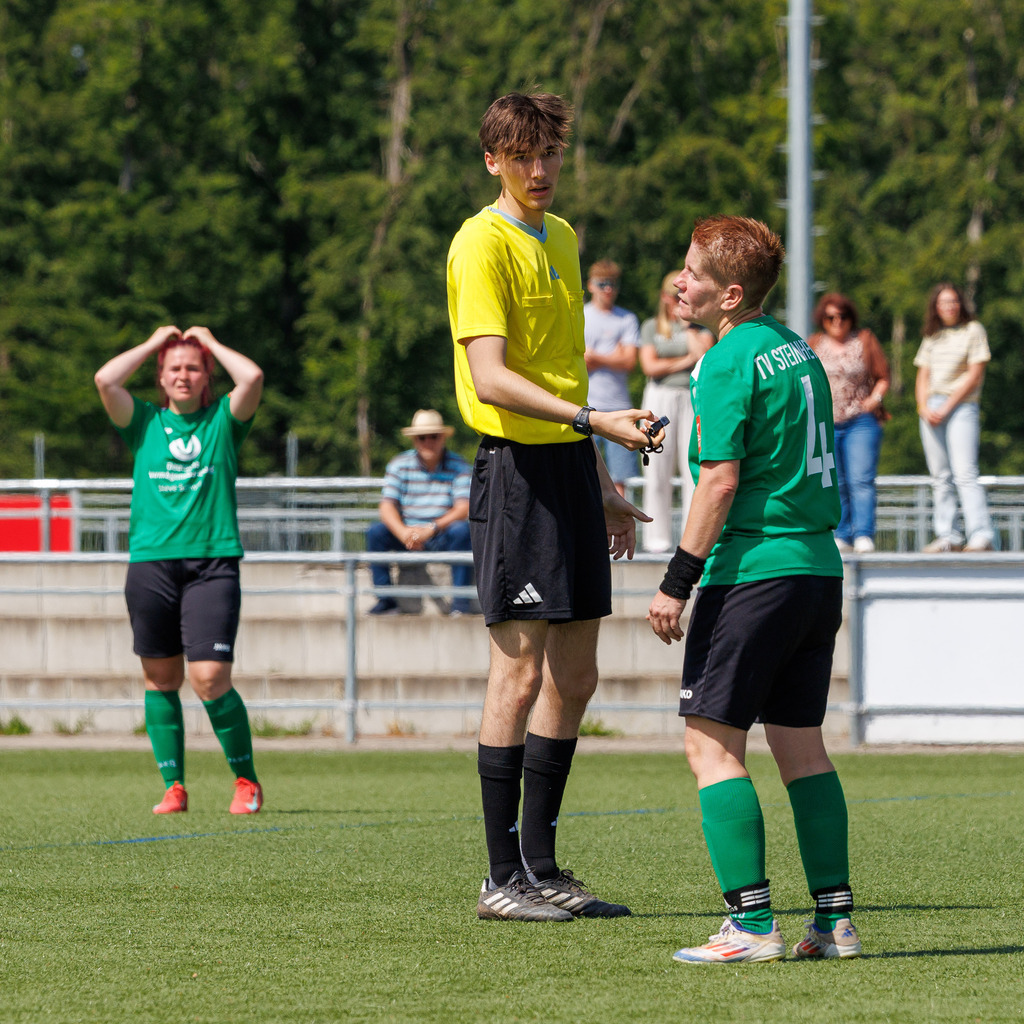 FCHTVS_260531_6620 | 1.FC Heidenheim 1846 II vs. TV Steinheim, Fußball, Frauen, Bezirksliga, 2025/2026, Meisterrunde, 5. Spieltag, 31.05.2026 in Heidenheim, Kunstrasen b. Voith-Arena West(Foto: Michael Bulling) - Realisiert mit Pictrs.com