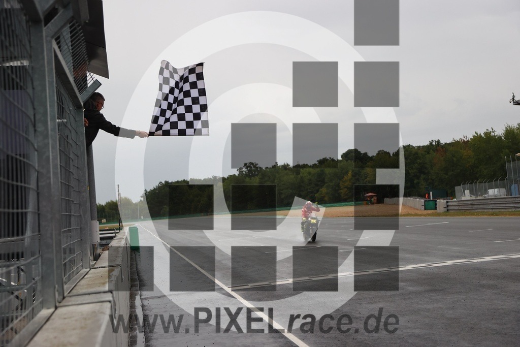 social-20250830_08211 | Schöne Erinnerungen an spannende Momente - das festzuhalten ist unser Job. PIXELrace.de ist seit 2003 auf den Rennstrecken Europas unterwegs um die Action draußen beim Fahren und die wunderbare Stimmung imm Fahrerlager für euch einzufangen.