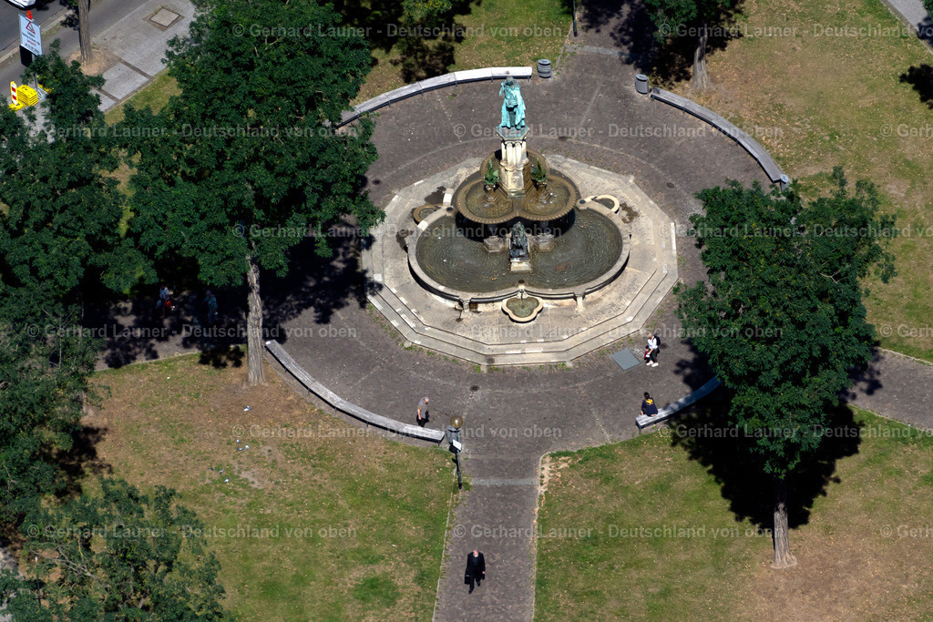 4035752 | BRAUNSCHWEIG 31.07.2020 Wasserspiele- Brunnen Heinrichsbrunnen in Braunschweig im Bundesland Niedersachsen, Deutschland. // Water - fountain Heinrichsbrunnen in Brunswick in the state Lower Saxony, Germany. Foto: Gerhard Launer