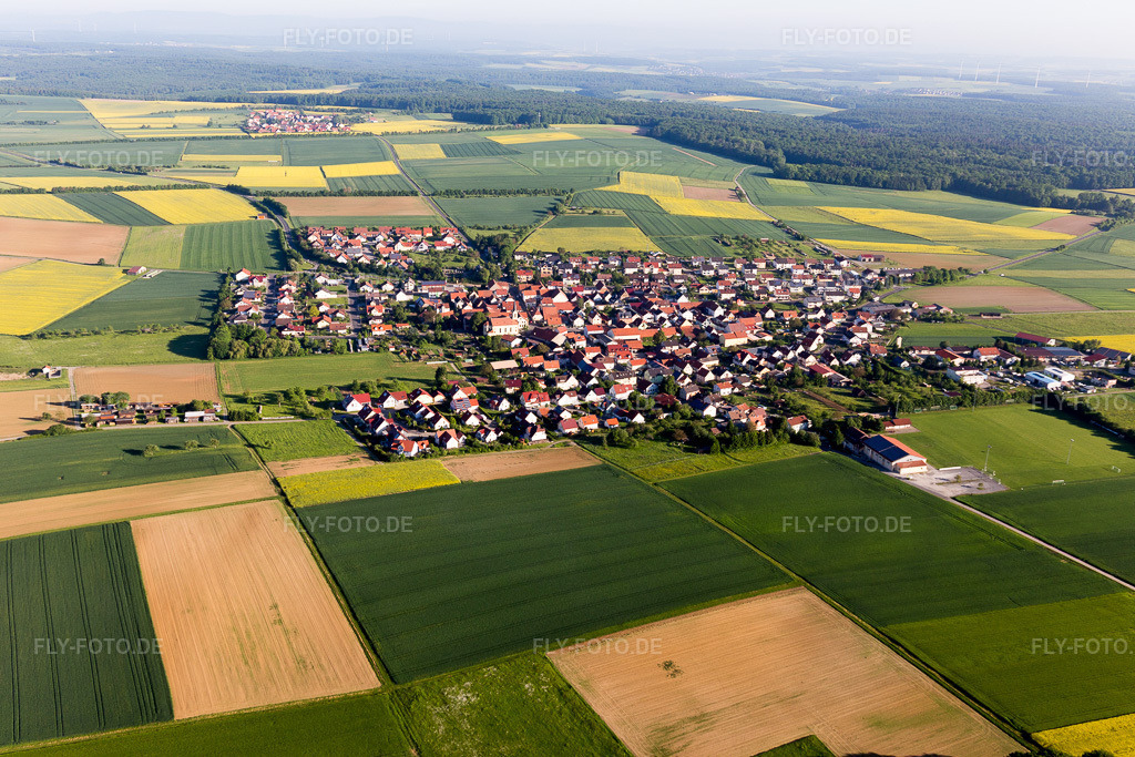 Luftbild: Ortsansicht von Südosten im Ortsteil Hesselbach in Üchtelhausen im Bundesland Bayern in Deutschland. Foto: IMG_100003.jpg vom 26.05.2017 durch Werner Riehm/FLY-FOTO.de