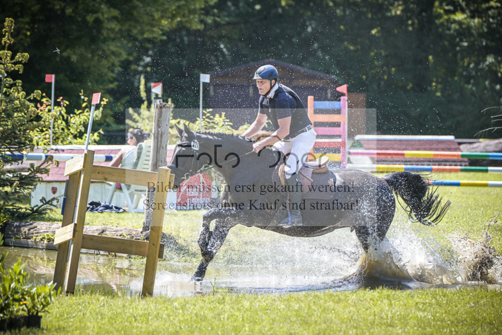 DOS_7381 | Entdecke hochwertige Reitturnierfotos von Foto Oger. Professionell, emotional und authentisch – jetzt Lieblingsmomente im Shop bestellen.Deutschlandweite Turnierfotografie. - Realisiert mit Pictrs.com