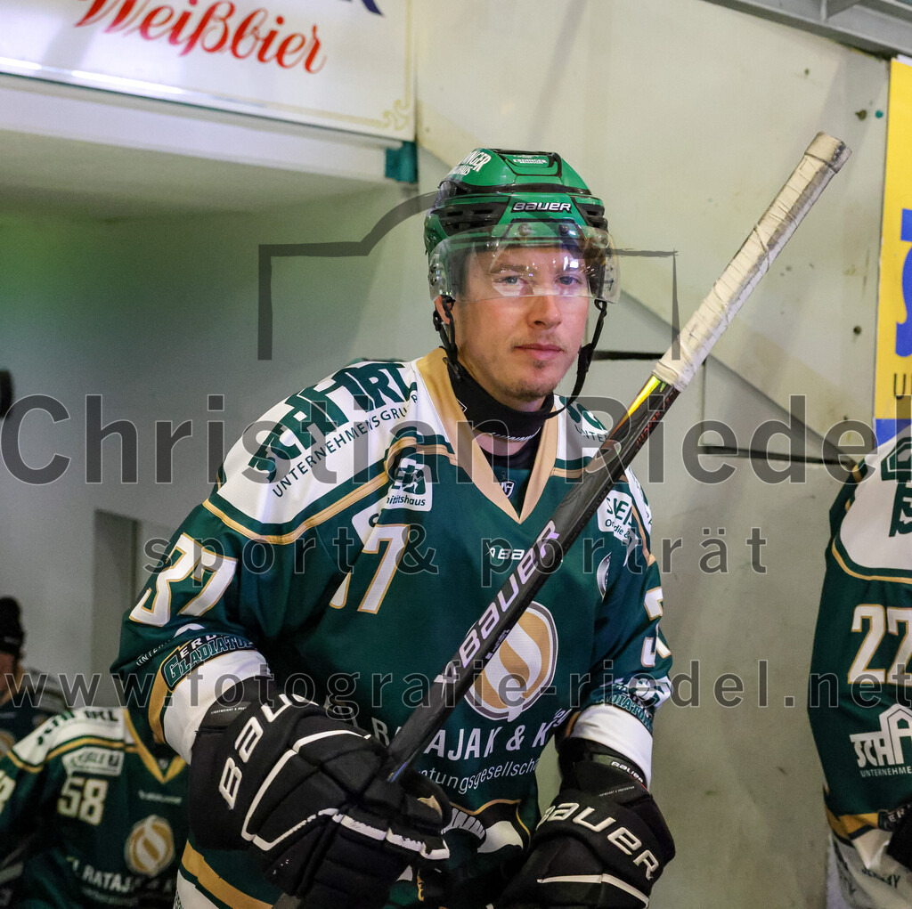 2025-09-12_058_TSV_Erding_gegen_EV_Landshut | Erding, Deutschland, 12.09.2025:Eishockey, Oberliga Süd 2025 / 2026, Testspiel, TSV Erding gegen EV Landshut, Endergebnis: 4:6Thomas Matheson (Erding Gladiators, #37)Foto: Christian Riedel / fotografie-riedel.net