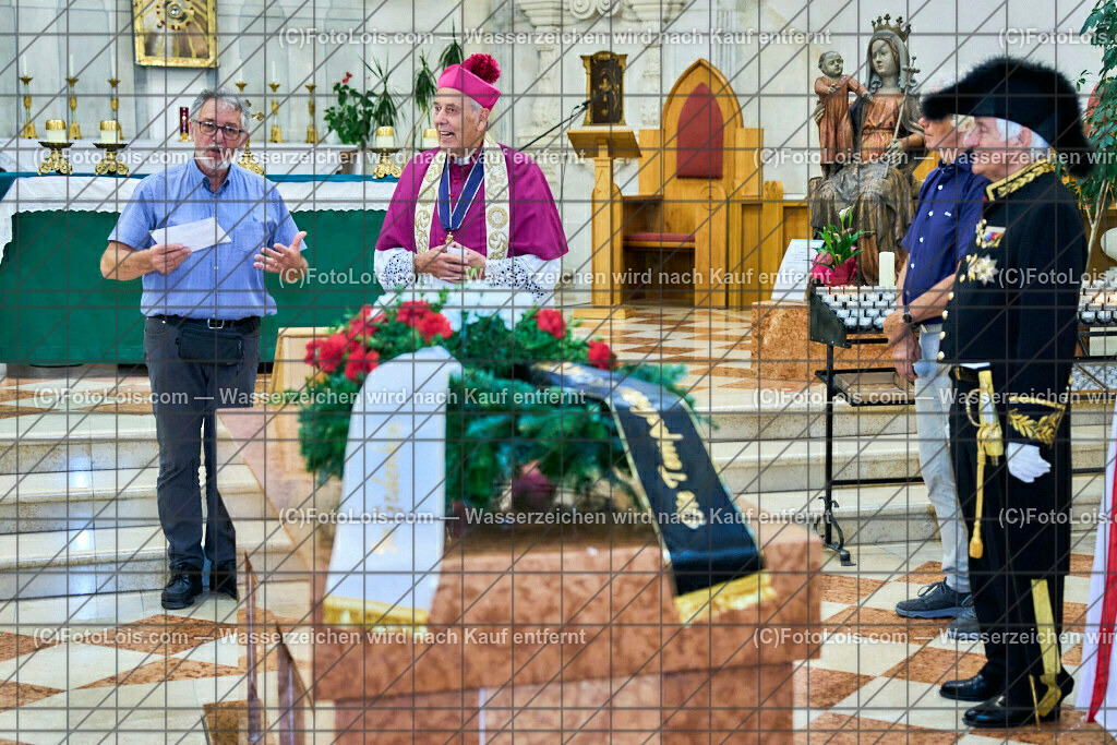 ALP3781_Jeanne de Ferrette_Kranzniederlegung_Walgenwitz-Enichlmayr | (C)FotoLois.com, Alois Spandl, 700stes Hochzeitsjubiläum - Albrecht II. mit Johanna von Pfirt in Thann (FR) im März 2024. Empfang des Organistionskommitees aus der Region Ferrette (Pfirt)/Thann aus dem Elsass mit Empfang durch die Stadtgemeinde und Bezirkshauptmannschaft Scheibbs im Schloss Scheibbs und anschließender Kranzniederlegung in der Kartausenkirche über der Krypta des Gründerehepaares durch Mitglieder des Templer Ordens im Beisein von Mitgliedern der Goldhaubengruppen, Fr 22. September 2023.