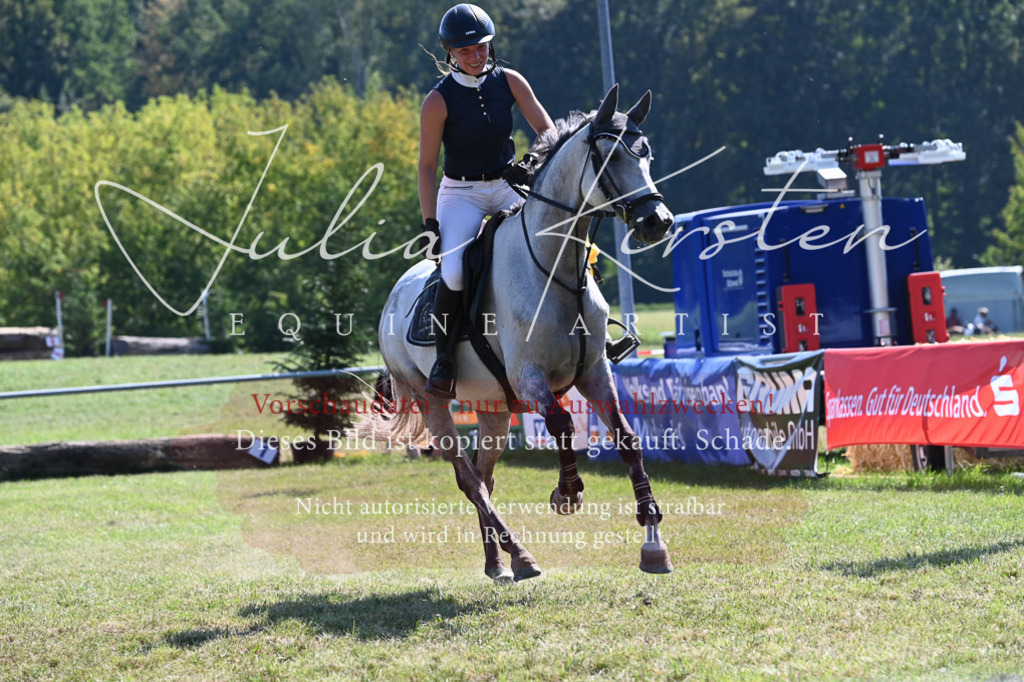 DSC_6505 | Pferde- und Turnierfotografie in Westsachsen. Pferdeportraits, Auftragszeichnungen und intuitive Kunst.