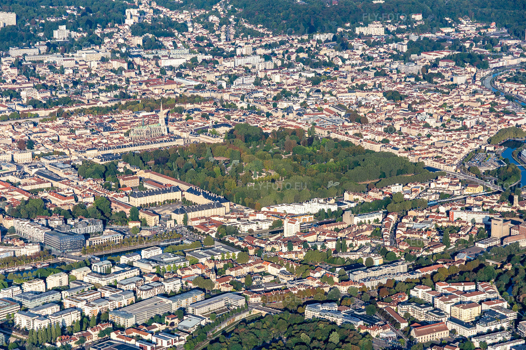 Vue aérienne: Parc de la Pépinière sur le boulevard du 26ème R.I à le quartier Pepiniere Vieille Ville in Nancy dans le département Meurthe et Moselle, France. Photo: IMG_117865.jpg prise le 14/09/2019 par Werner Riehm/FLY-FOTO.euRésolution de l'original: 5472 x 3648 px