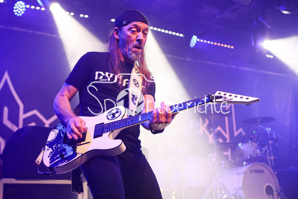 Night Of The Living Trash  | Sacred Reich Gitarrist Wiley Arnett in Aktion beim Auftritt im Backstage Werk in Muenchen