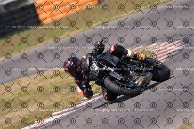 26bt04-2070 | markuskiefer.com - Realisiert mit Pictrs.com