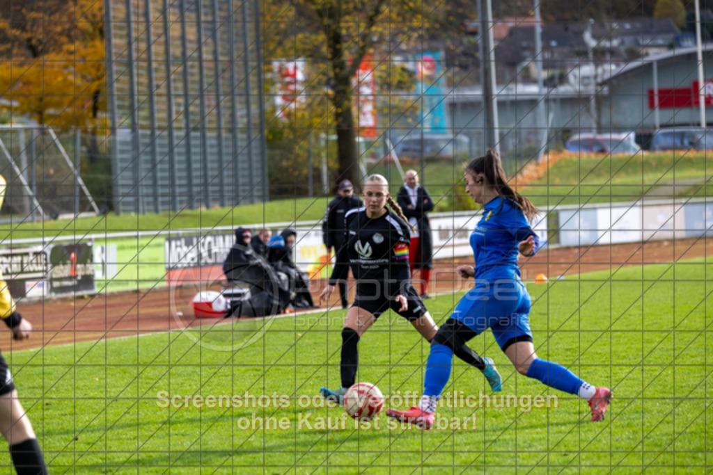 20251026_142651_0124 | #,1.FC Donzdorf (schwarz) vs. TSV Frommern (blau), Fussball, Frauen-Verbandsliga Württemberg, 07. Spieltag, Saison 2025/2026, Rasenplatz Lautertal Stadion, Süßener Straße 16, 73072 Donzdorf, 26.10.2025 - 13:00 Uhr,Foto: PhotoPeet-Sportfotografie/Peter Harich