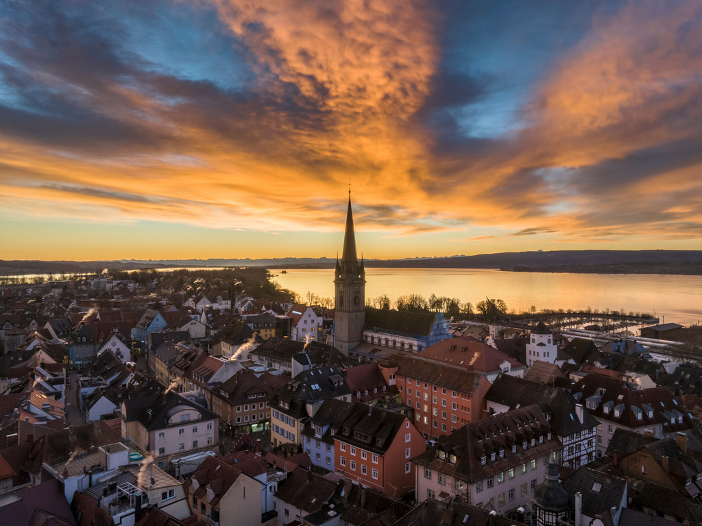 Radolfzellbilder_00327 | Die Stadt Radolfzell vor Sonnenaufgang - Realisiert mit Pictrs.com
