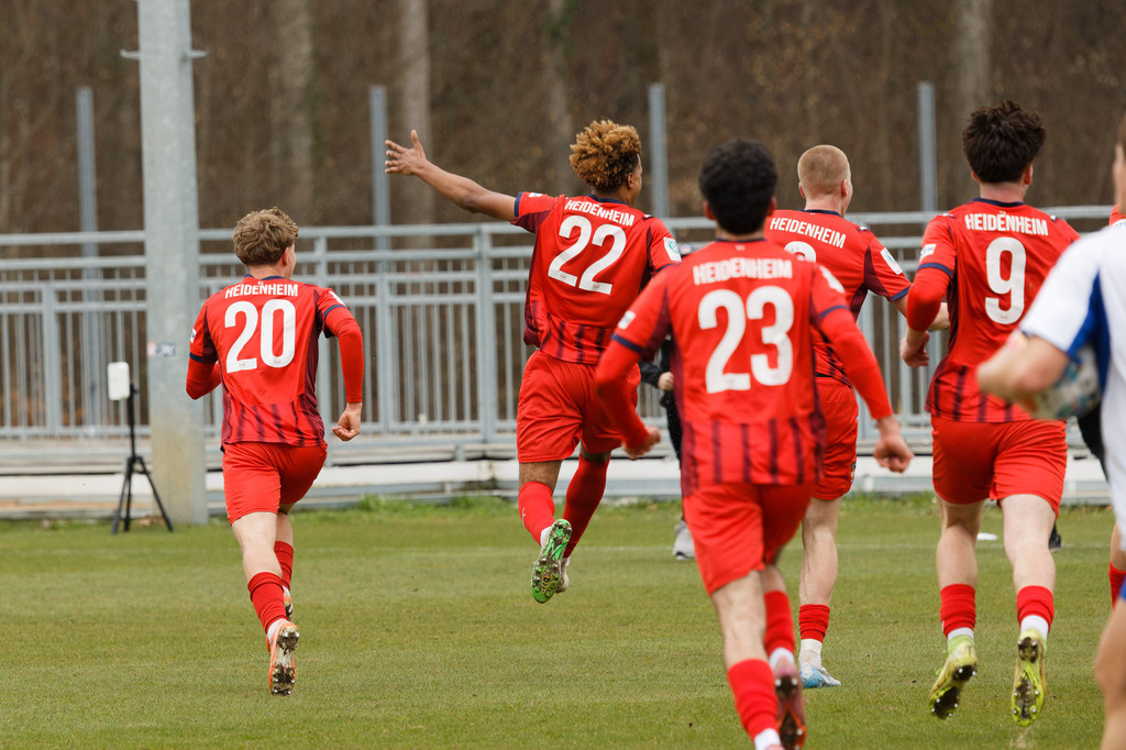 20260412-FCHS04_230 | 1.FC Heidenheim 1846 vs. FC Schalke 04, Fußball, U19, A-Junioren, NWL, U19-DFB-Nachwusliga, 2025/2026, 8. Spieltag, 12.04.2026 in Heidenheim, Walter-Birkhold-Jugendstadion (Foto: Michael Bulling) - Realisiert mit Pictrs.com