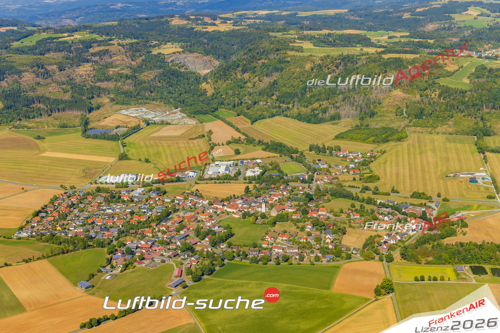 Luftaufnahme der Stadt Rugendorf - Die Luftaufnahme wurde 2025 vom UL-Flugzeug heraus erstellt ( keine Drohne ) - Hochauflösende Luftaufnahme - für professionelle Ausdrucke geeignet. Die Geschenkidee !Mit Lizenz und Bildrechte bestellbar