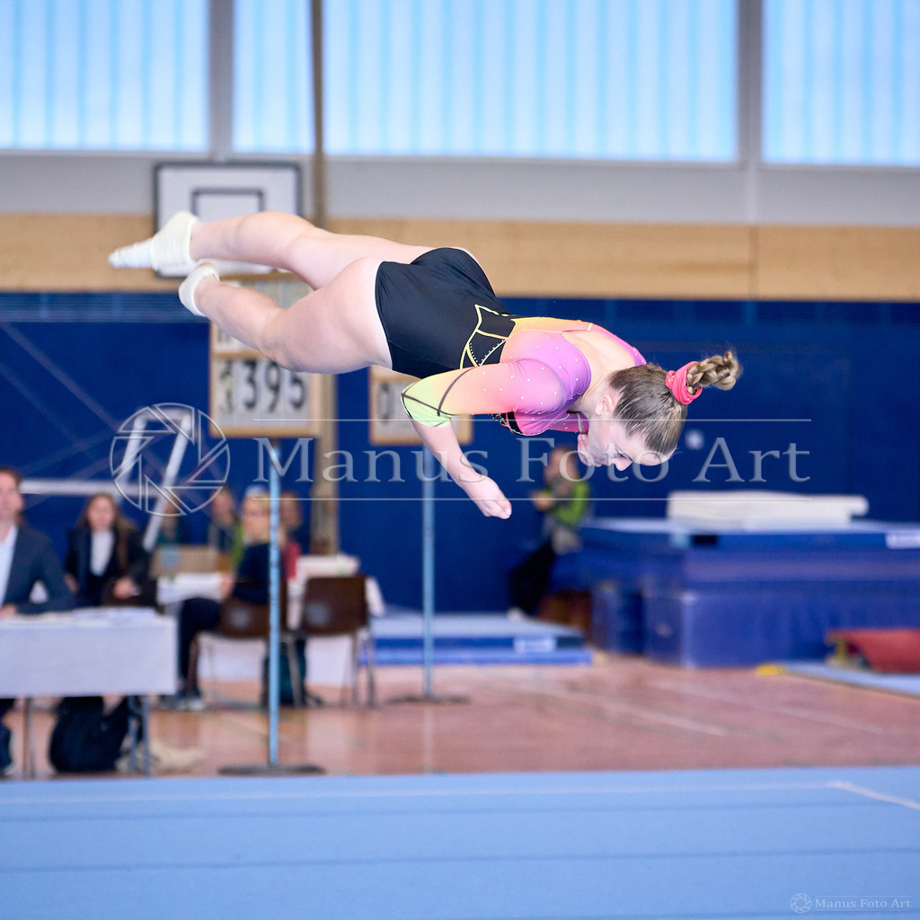 2024-10-06-1-A-DSC00856 | Professionelle Sportfotografie in Hamburg, Schleswig-Holstein und Niedersachsen – spezialisiert auf Rhönrad, Geräteturnen, Leistungsturnen und rhythmische Sportgymnastik. Bundesweite Begleitung von Rhönrad-Events. Jetzt Sport-Fotos - Realisiert mit Pictrs.com