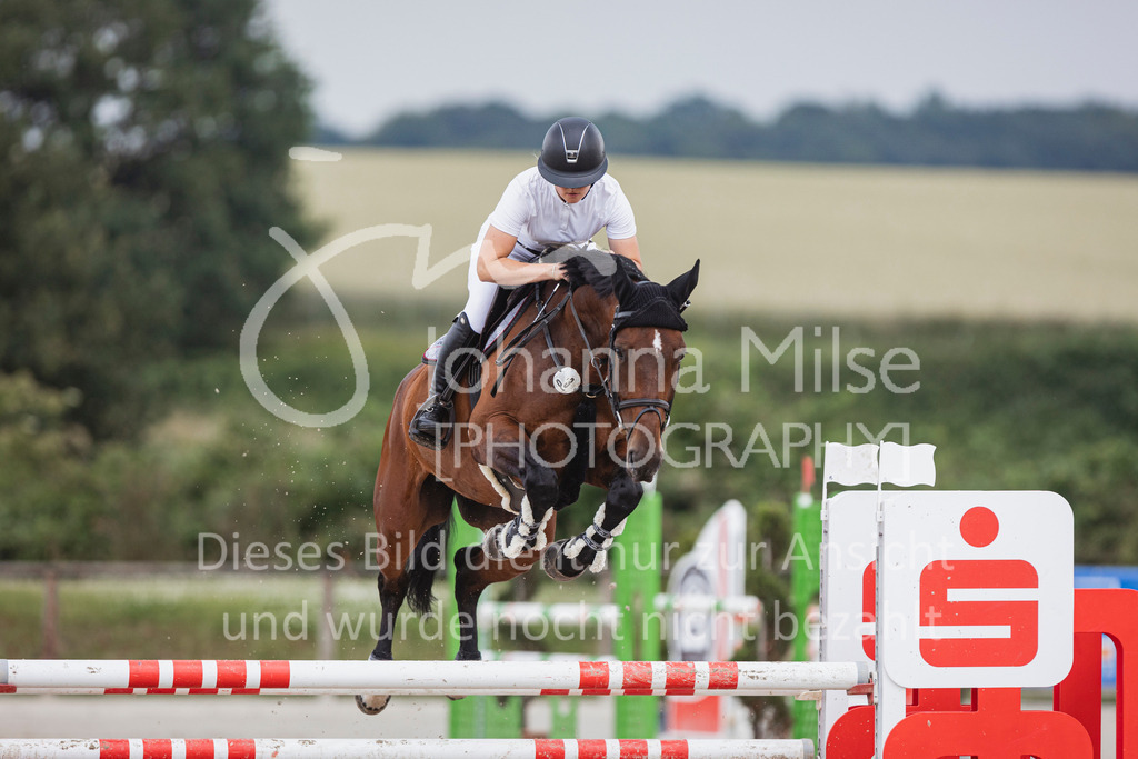 240627_LüPfSpTa_SprPf-M-207 | Deine schönsten Turniermomente als professionelle Fotos! Entdecke hochwertige Pferdesport-Fotografie im Online-Shop. Jetzt Fotos finden & bestellen!