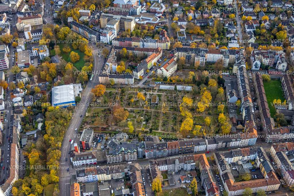 Hagen251102506 | Luftbild, Wohngebiet und DRK-Seniorenheim Wehringhausen am Buschey-Friedhof, Sporthalle Mittelstadt, Wehringhausen, Hagen, Ruhrgebiet, Nordrhein-Westfalen, Deutschland