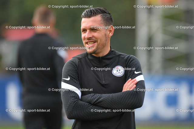 AUT, 2.Liga, FC Blau Weiss Linz vs FC Liefering | 29.10.2022, Hofmann Arena Linz, AUT, 2.Liga, FC Blau Weiss Linz vs FC Liefering, im Bild Zlatko Junuzovic, Co-Trainer FC Liefering (Liefering)


// Admiral 2. Liga Match between FC Blau Weiss Linz and FC Liefering in Linz, Austria on 2022/10/29
