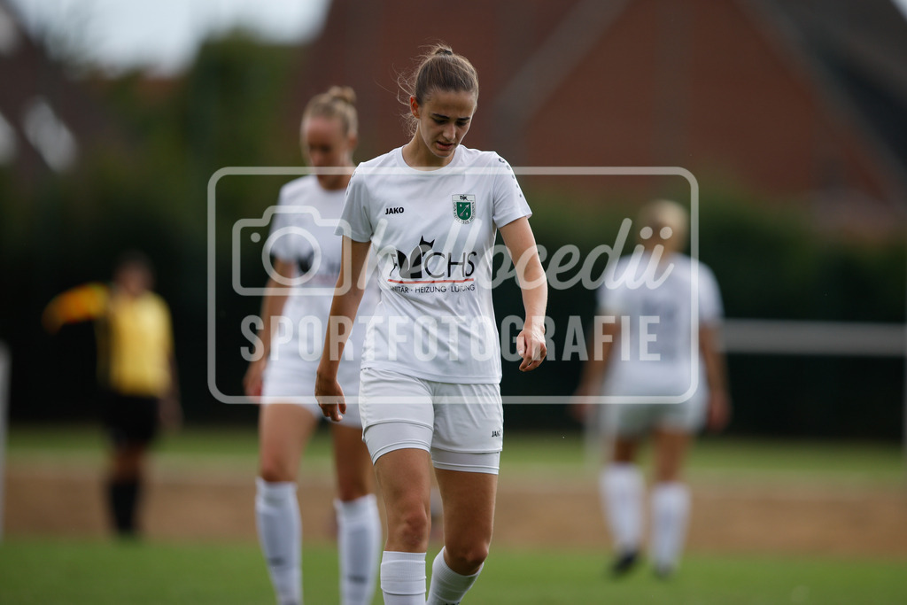 Fußball I Frauen I Westfalenpokal 26-27 I DJK GW Amelsbüren - SSV Rhade  I 18857 | Leonie Prüße (16, DJK GW Amelsbüren) ist die Enttäuschung ins Gesicht geschrieben - Realisiert mit Pictrs.com