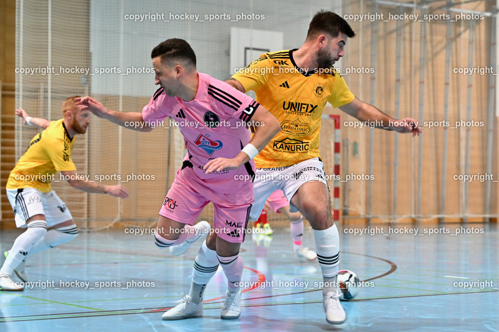 Carinthia Flamengo Futsal Club vs. FC Ljuti Krajisnici | #7 Enes Brdjanovic Carinthia Flamengo, #9 Mak Karabegovic FC Ljuti Krajisnici, Carinthia Flamengo Futsal Club vs. FC Ljuti Krajisnici, Carinthia Flamengo Futsal Club vs. FC Ljuti Krajisnici am 05.01.2025 in Klagenfurt (Ballspielhalle Viktring), Austria, (Photo by Bernd Stefan)
