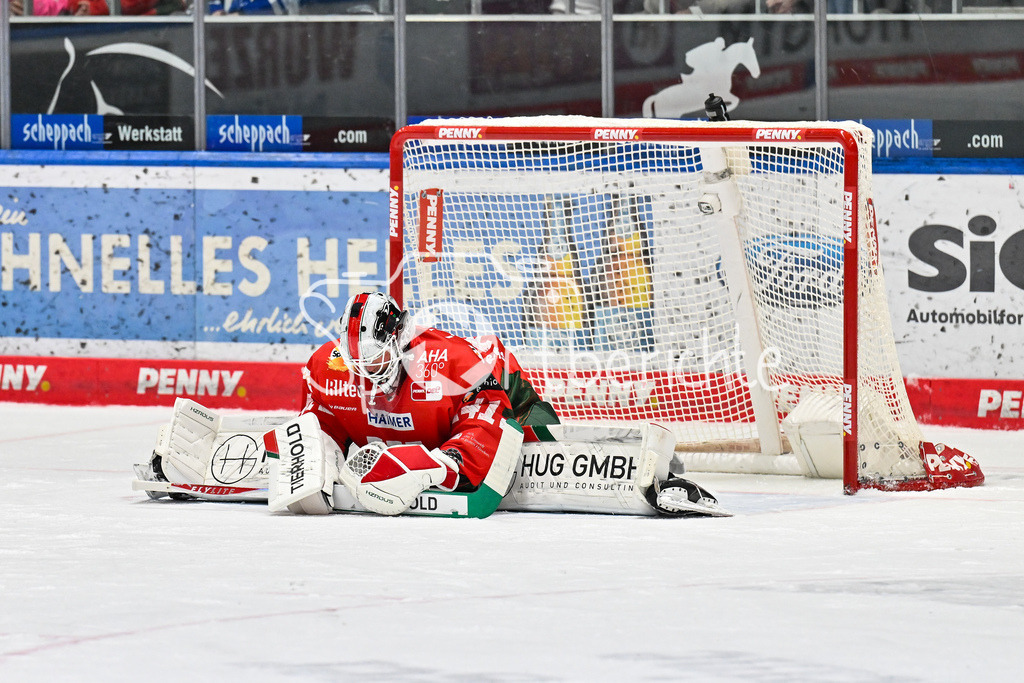Augsburger Panther - Schwenninger Wild Wings | AUGSBURG, GERMANY - 02. JANUARY: im bild Peyton JONES (Augsburger Panther 41) im Tor / Einzelfoto / Freisteller während dem Match zwischen den Augsburger Panthern und den Schwenninger Wild Wings am 35. Spieltag der Penny DEL im Curt Frenzel Stadion