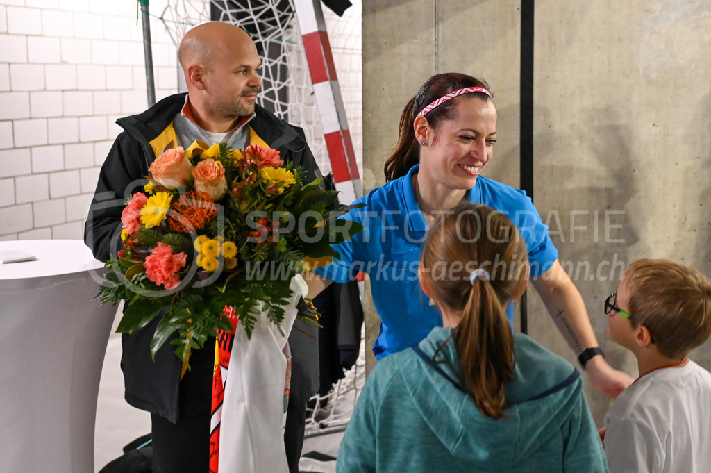 HC Rychenberg vs Floorball Köniz - 18. Dezember 2022 | HC Rychenberg vs Floorball Köniz
AXA Arena, Winterthur
Schiedsrichterin Sandra Zurbuchen.
Bild: Sportfotografie Markus Aeschimann | www.markus-aeschimann.ch - Realisiert mit Pictrs.com