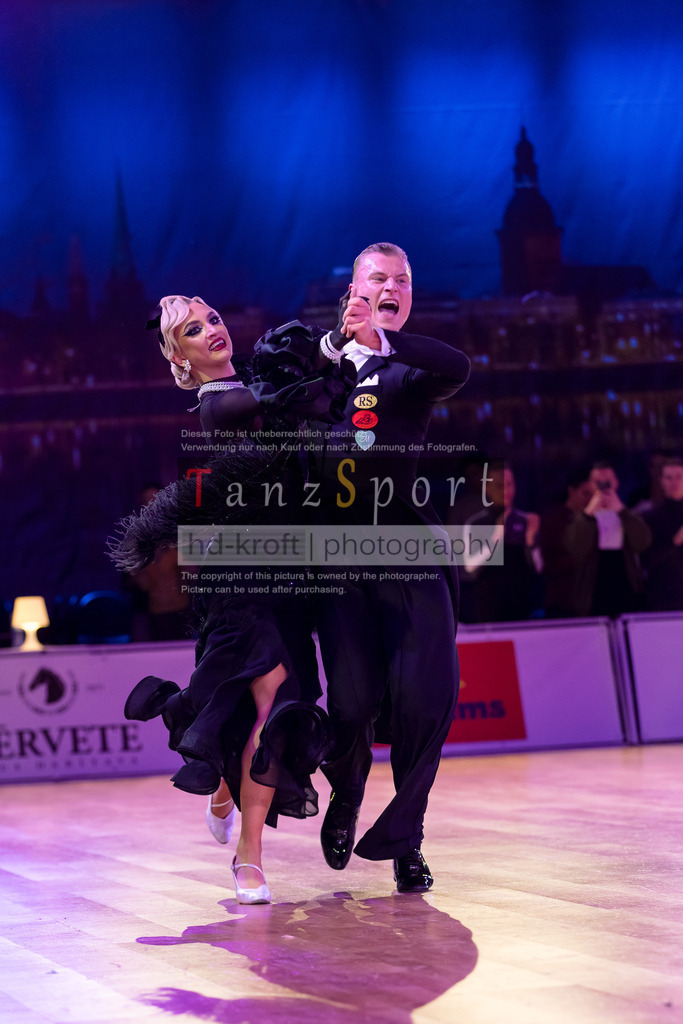 20241215_WDSF_Int_Open_Std-Riga-9929 | Tanzsportbilder, Standardtanz, Lateintanz, WDSF, DTV, LTVB, dancecomp, goc, hessen tanzt, blaues band der spree, walzer, tango, wiener walzer, slowfox, quickstepp, samba, rumba, cha-cha-cha, paso doble. jive, hd-kroft photography, turniertanzsport
