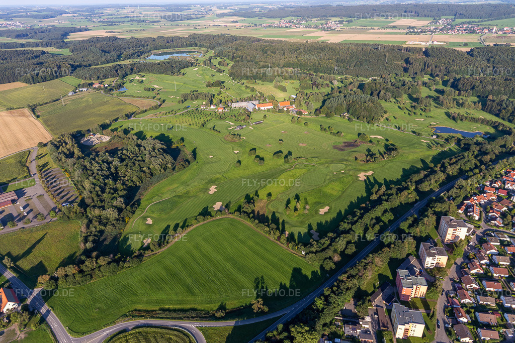 Luftbild: Fürstlichen Golfclubs Oberschwaben e.V im Ortsteil Hopfenweiler in Bad Waldsee im Bundesland Baden-Württemberg in Deutschland. Foto: IMG_128903.jpg vom 03.09.2021 durch Werner Riehm/FLY-FOTO.de