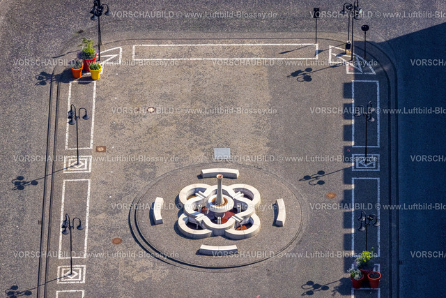 Bottrop220501877 | Luftbild, Brunnen auf dem Rathausplatz, Altstadt, Bottrop, Ruhrgebiet, Nordrhein-Westfalen, Deutschland