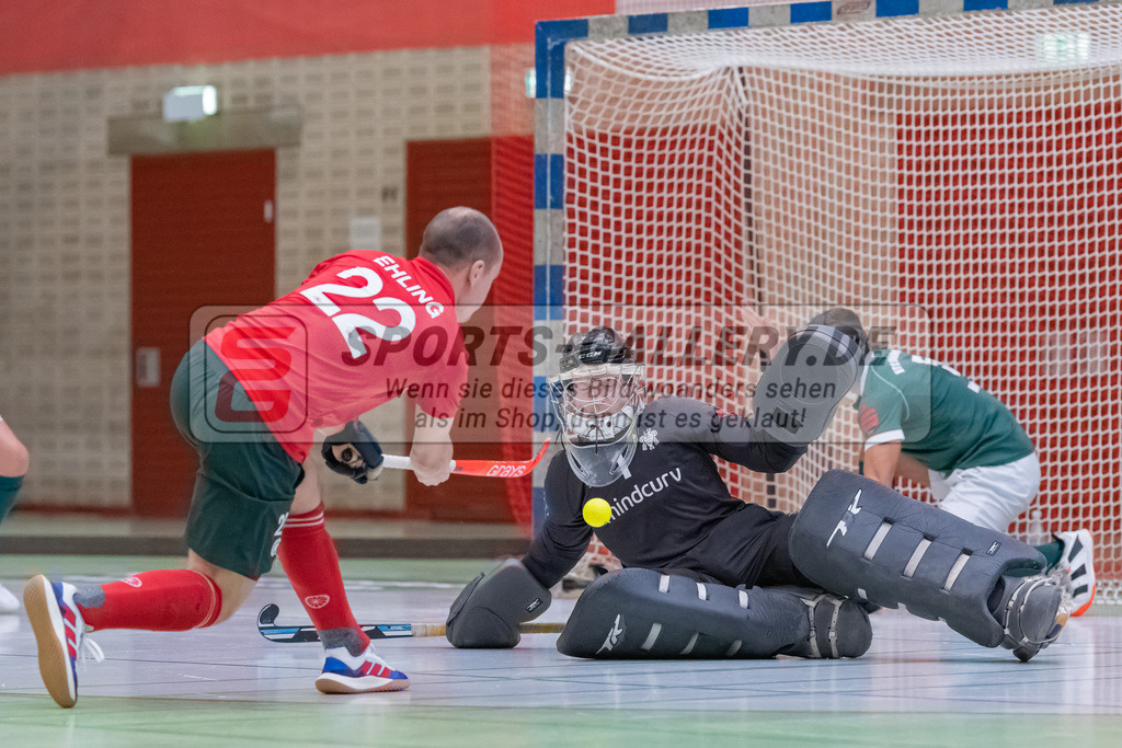 HK_20230108_102404 | 1. Bundesliga ( Halle ) Herren Crefelder HTC - Uhlenhorst Mülheim am 8.1.2023 Crefelder HTC  ( CHTC ), Krefeld , Ehling Jonathan ( Crefelder HTC #22 ) , Lennart Küppers Torwart ( Uhlenhorst Mülheim #1 )