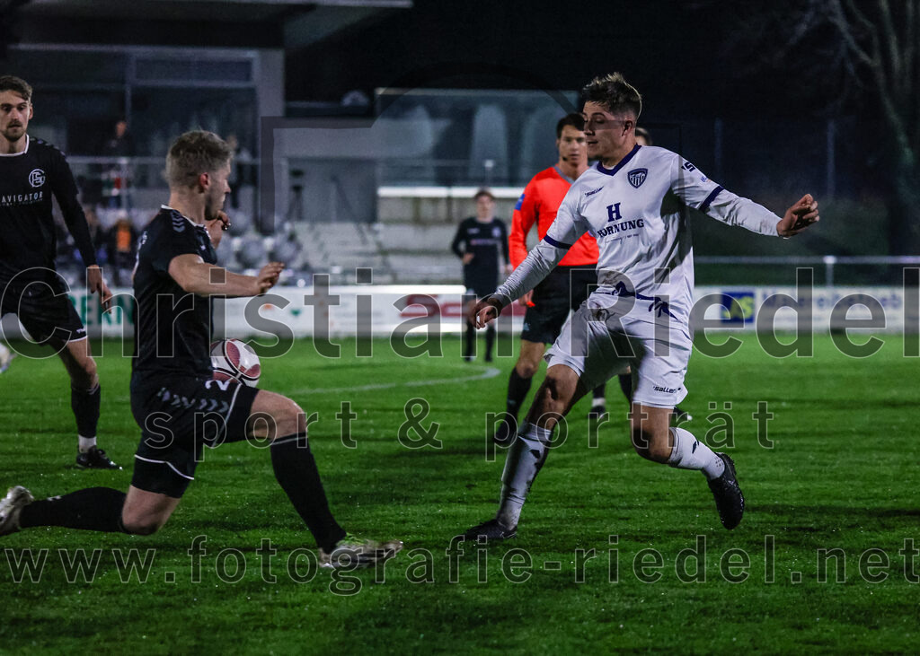 2024-03-15_055_FC_Schwaig_gegen_1_FC_Garmisch-Partenkirchen | Oberding, Deutschland, 15.03.2024:
Fußball, Landesliga Südost 2023 / 2024, 25. Spieltag, FC Schwaig gegen 1. FC Garmisch-Partenkirchen, Endergebnis: 4:0

Tobias Jell (FC Schwaig, #2)

Foto: Christian Riedel / fotografie-riedel.net