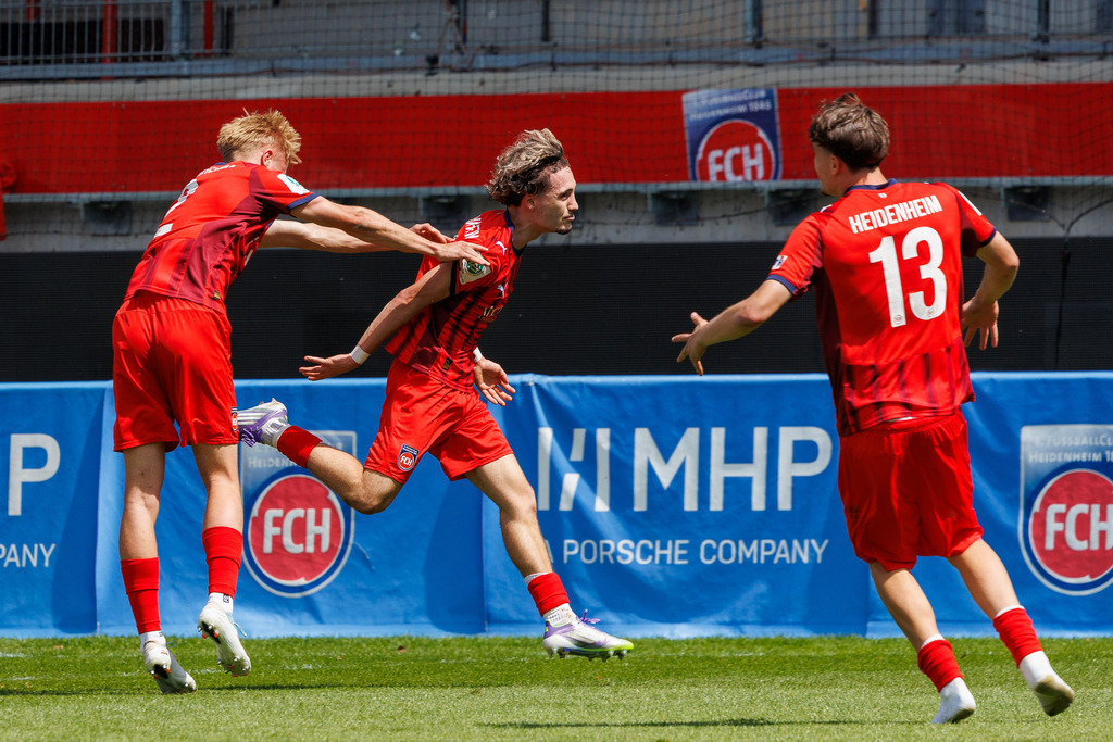 20260503-U19_FCH-LEV_186 | 1.FC Heidenheim 1846 vs. Bayer 04 Leverkusen, Fußball, U19, A-Junioren, NWL, U19-DFB-Nachwuchsliga, 2025/2026, Achtelfinale, 03.05.2026 in Heidenheim, Voith Arena(Foto: Michael Bulling) - Realisiert mit Pictrs.com