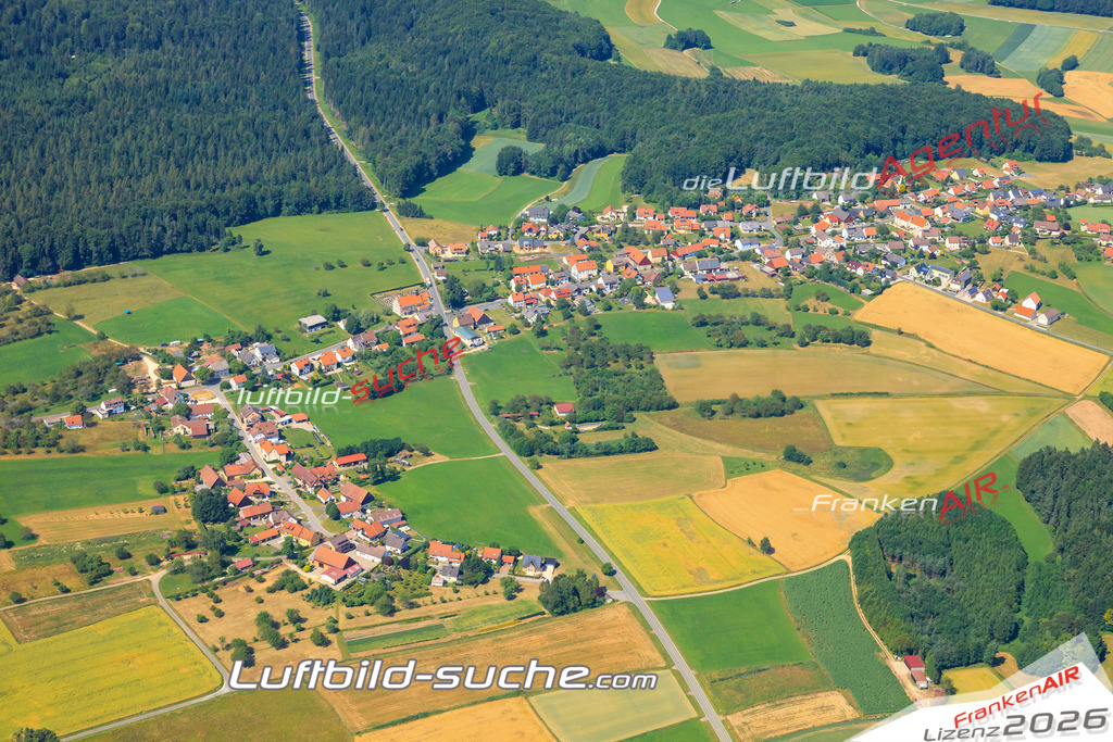 Die Luftaufnahme Kleingesee - Gößweinstein wurde vom UL-Flugzeug (keine Drohne) aus fotografiert.Hohe Druck- Auflösung-die Geschenkidee!