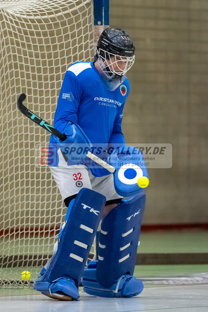 HK_20241207_109564 | 1. Bundesliga Halle Herren Crefelder HTC - Blau Weiss Köln am 7.12.2024 CHTC Glockenspitz Halle , Krefeld , Lasse Kille Torwart ( Crefelder HTC #32 )