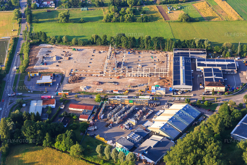Luftbild: Baustelle des neuen Logistikpark der HANSAINVEST und DFI-Real-Estate Kandel nach Abriss des OBI-Markts im Ortsteil Minderslachen in Kandel im Bundesland Rheinland-Pfalz in Deutschland. – Foto: IMG_148349.jpg vom 17.06.2025 durch Werner Riehm/FLY-FOTO.de – Auflösung des Originals: 5472 x 3648 px – Entdecke HANSAINVEST | Kapital-verwaltungs-gesellschaft: Hansainvest – DFI Real Estate - Driving Future Innovation